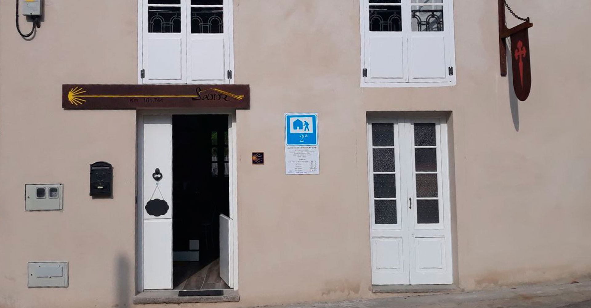 inicio-albergue-savior-fachada